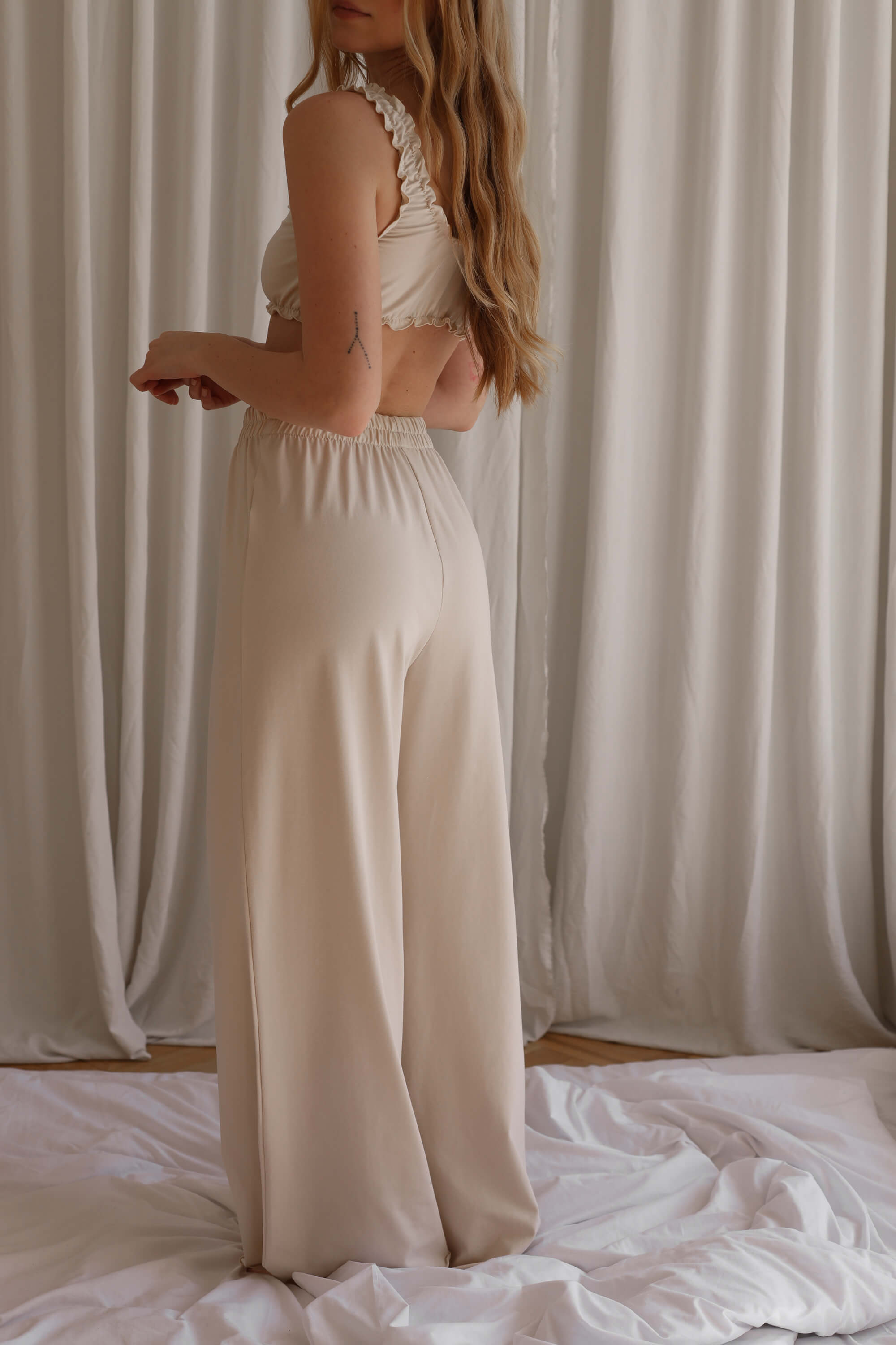 Штани палаццо на резинці з хвилястим краєм Goddess Flow - Бежевий, XS